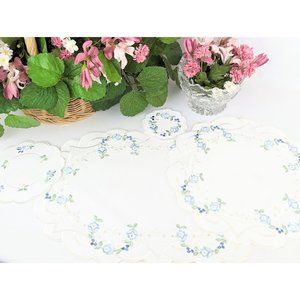 White Floral Table Linens Set of 4 Embroidered Spring Flowers Springtime Runner